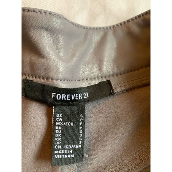 Forever 21 Gray Faux Leather Shorts NWT - Picture 3 of 12